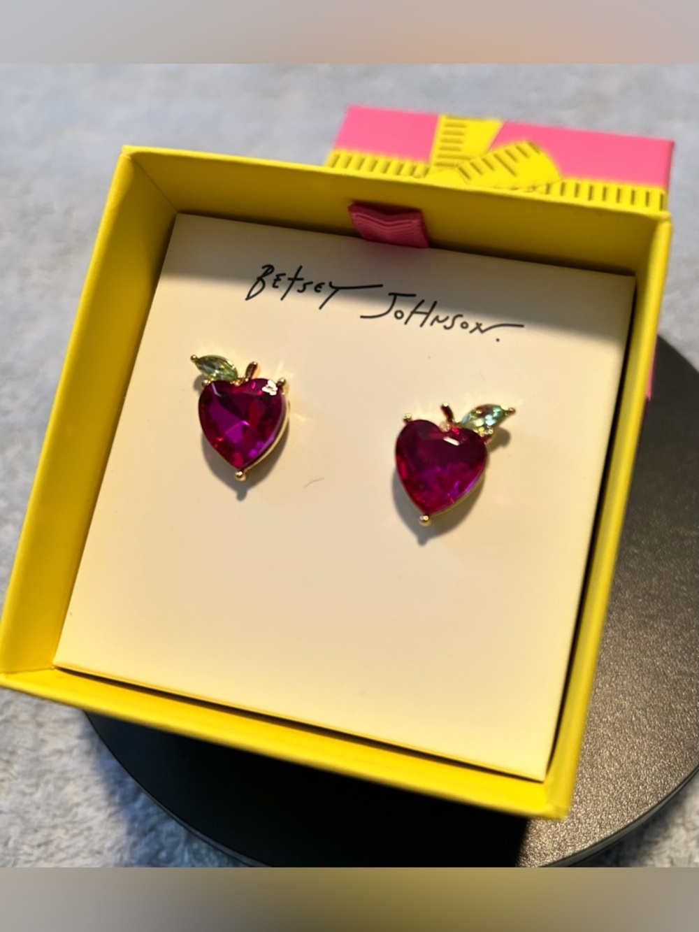 BETSEY JOHNSON PINK APPLE HEART STUD-EARRINGS/NEW-IN-BOX/NWT/NO FLAWS